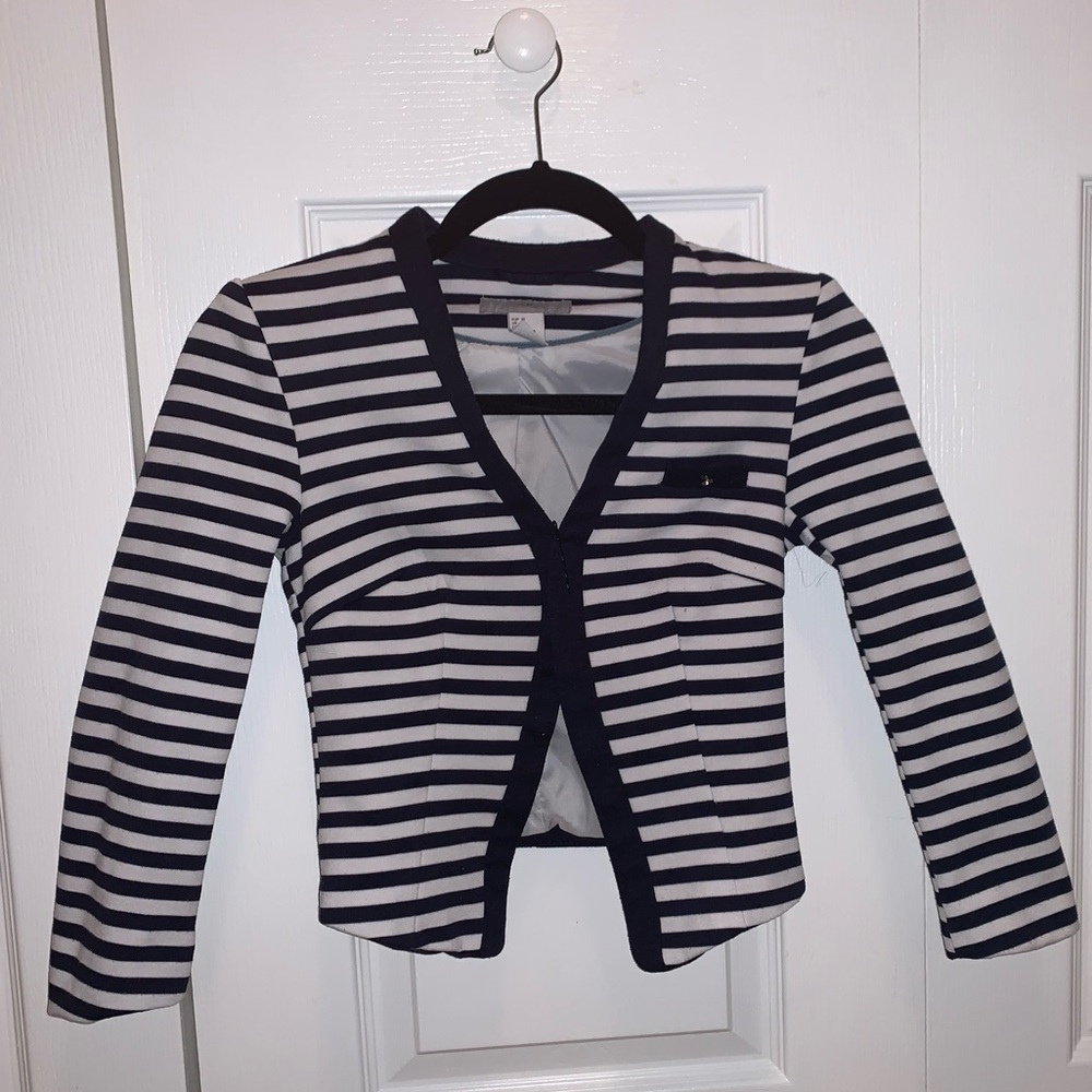 H&M Blue Blazer perfect with white jeans..🔥